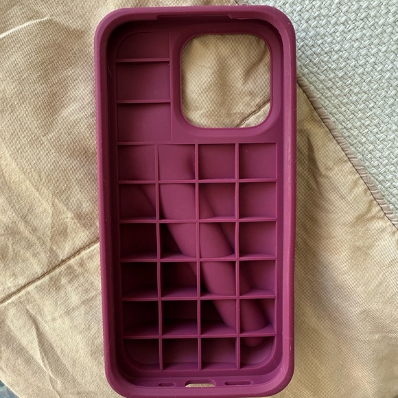 Rhode Raspberry iPhone 16 Pro Case - Picture 3 of 4